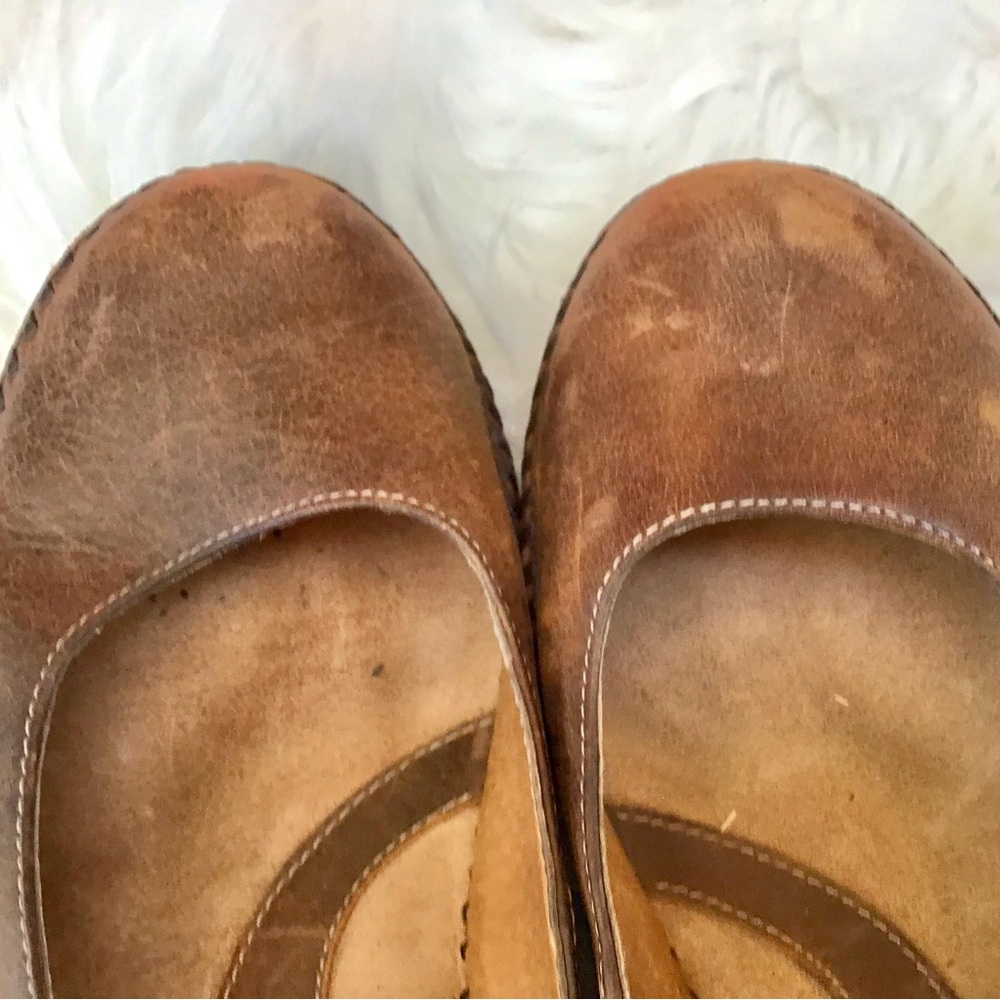 Clarks Artisan Brown Leather Ballet Flats Carved Wedge Heel Size 8 Boho Comfort - Picture 4 of 13